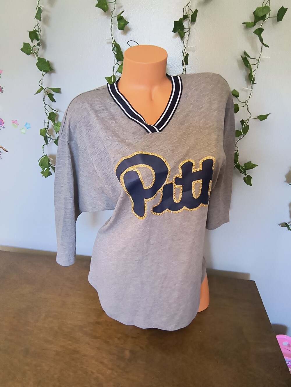 Pink by Victoria's Secret Gray Pittsburgh 3/4 Sleeve V-neck Stud T-shirt top S